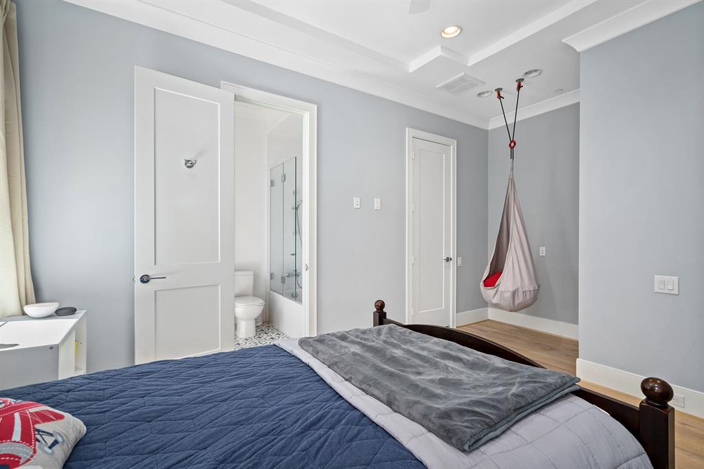 4625 Cedar Oaks Lane