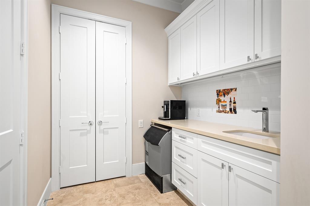 4625 Cedar Oaks Lane