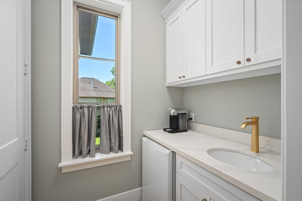 4625 Cedar Oaks Lane