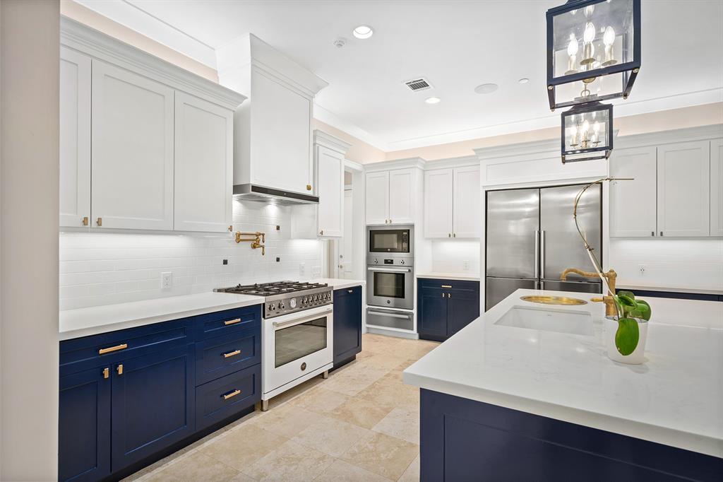 4625 Cedar Oaks Lane