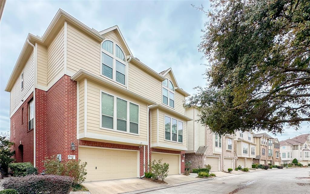 1727 Stacy Crest