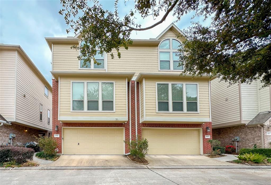1727 Stacy Crest