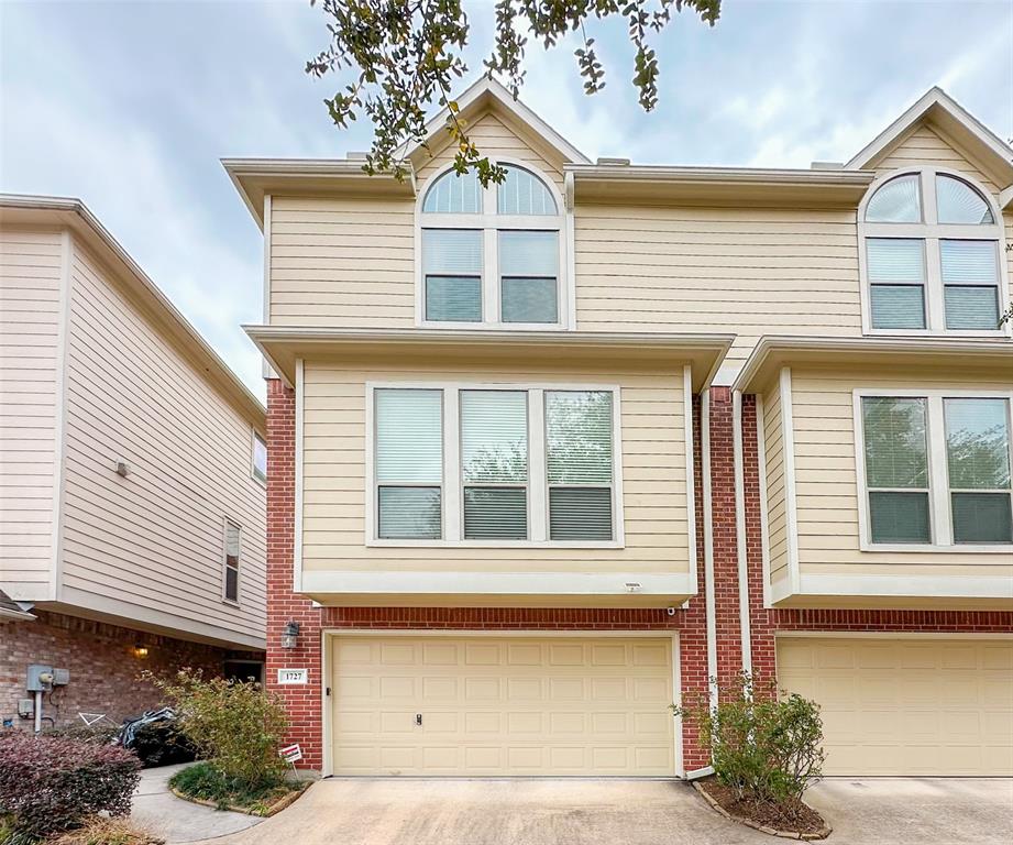 1727 Stacy Crest