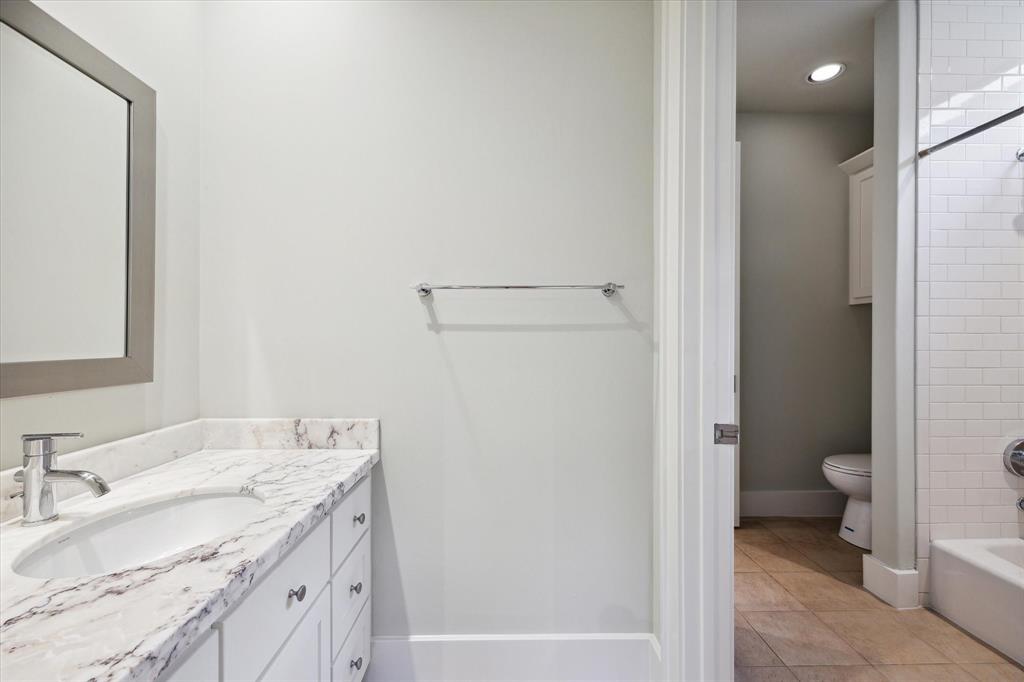 2244 Bartlett Street