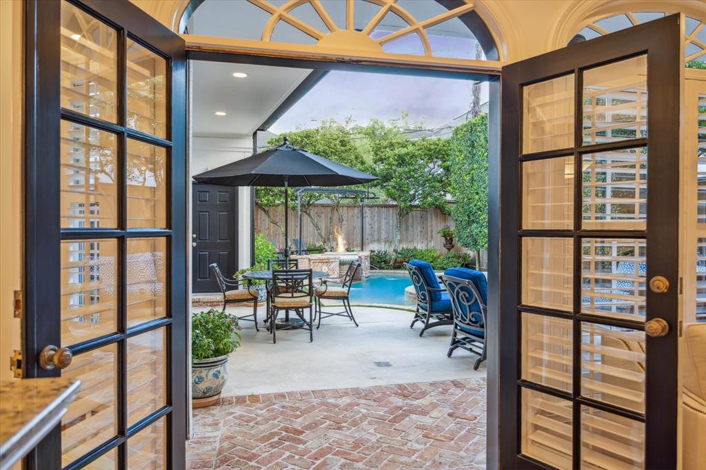 4105 Villanova Street