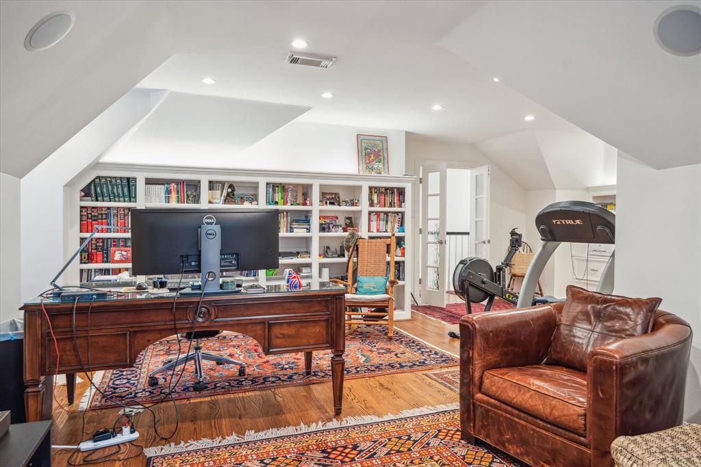 4105 Villanova Street