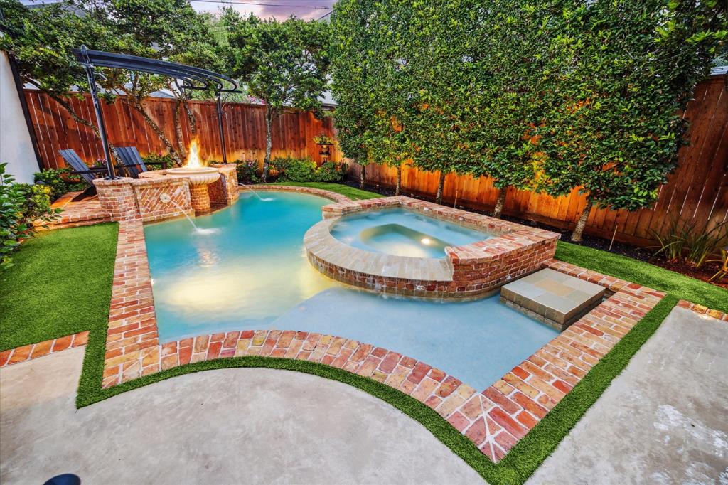 4105 Villanova Street