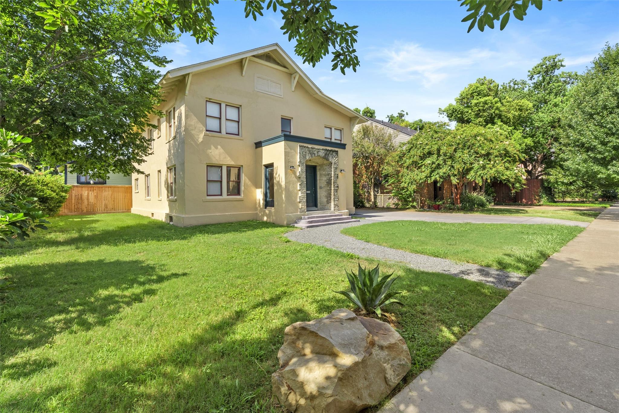1516 Bonnie Brae Street # 1