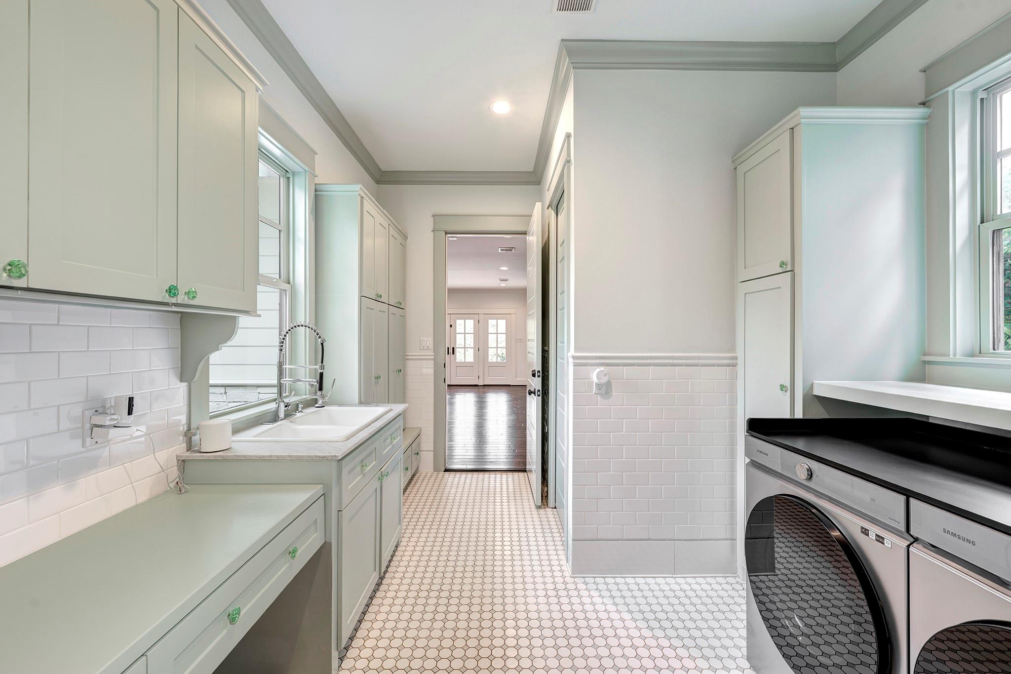 8409 Majestic Lake Court