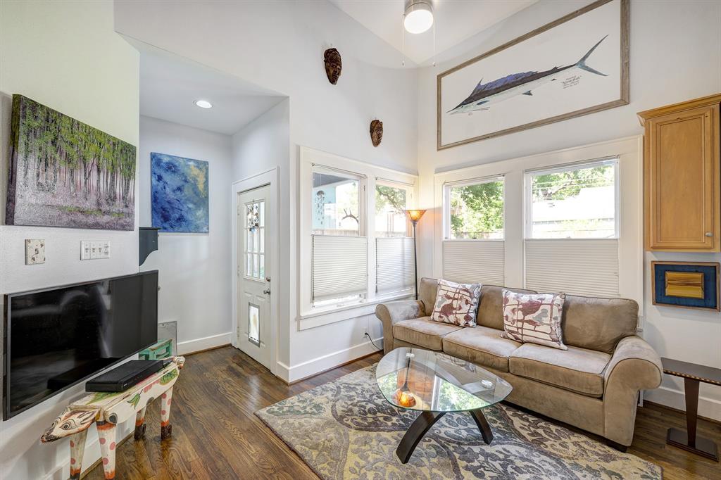 1229 Cortlandt Street