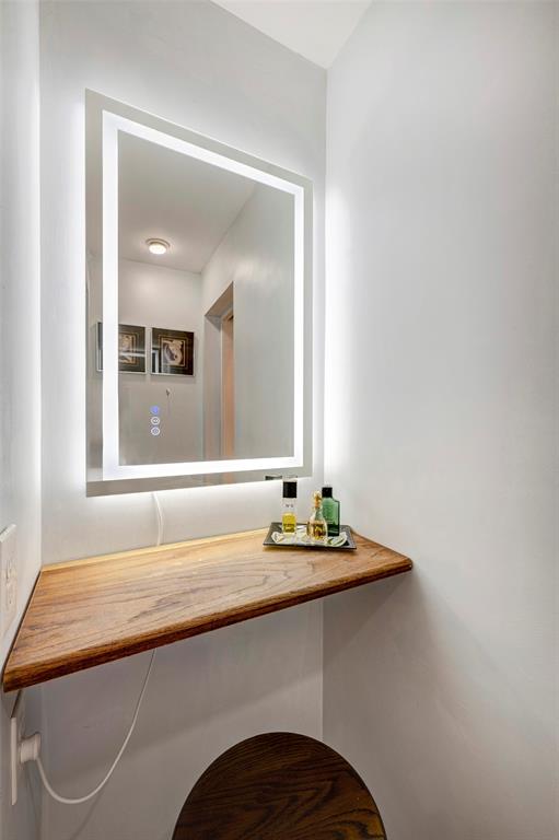 1229 Cortlandt Street