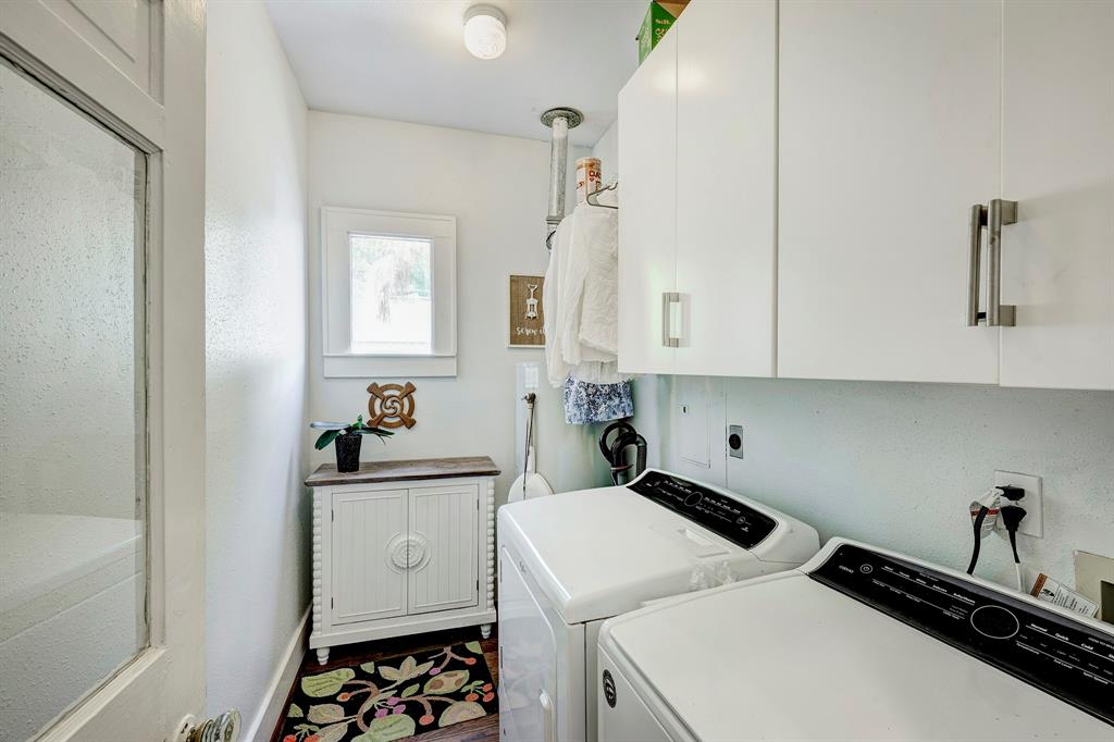 1229 Cortlandt Street