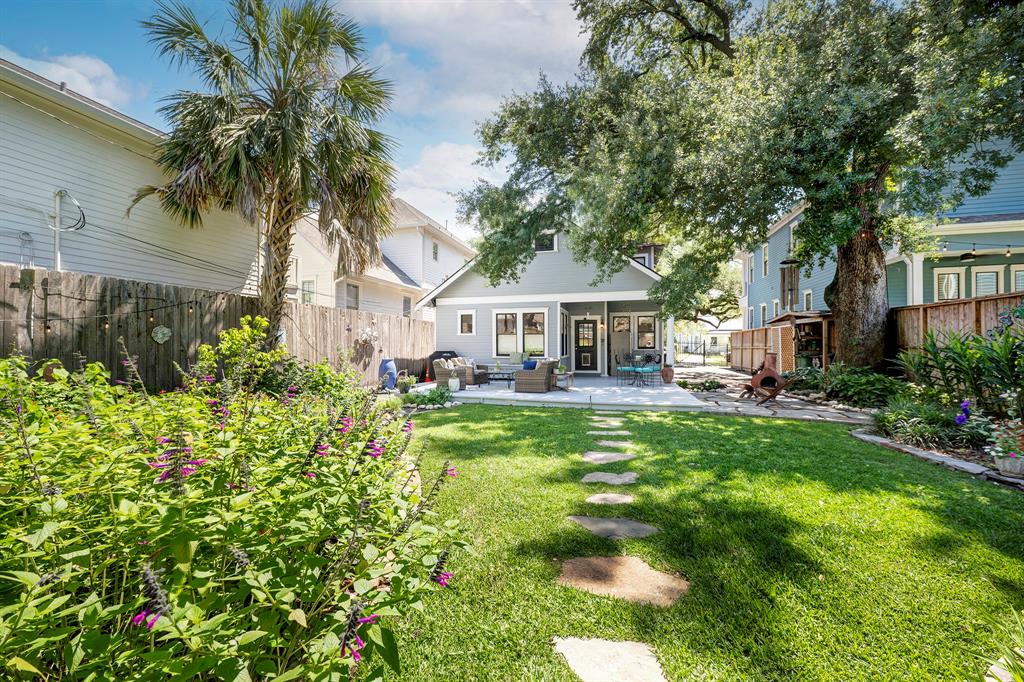 1229 Cortlandt Street