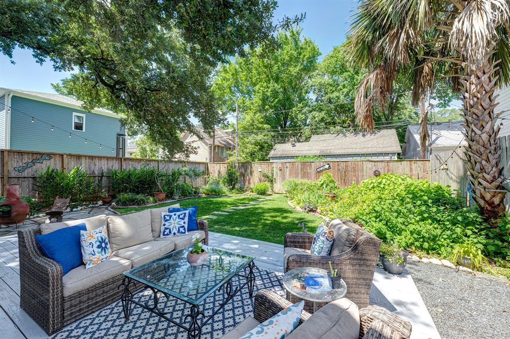 1229 Cortlandt Street