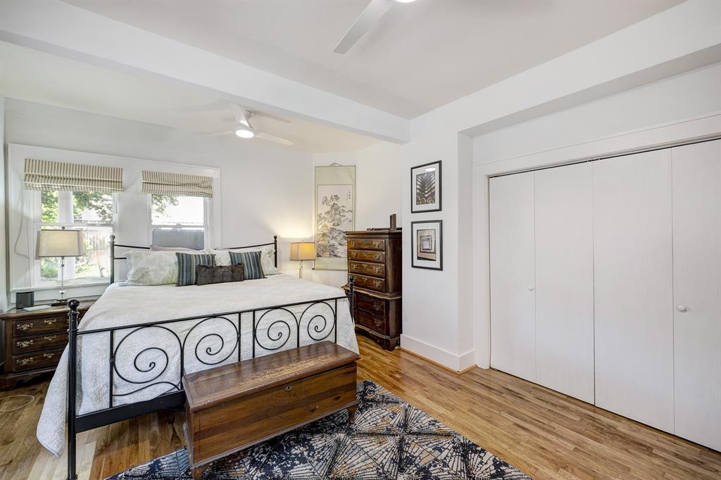 1229 Cortlandt Street