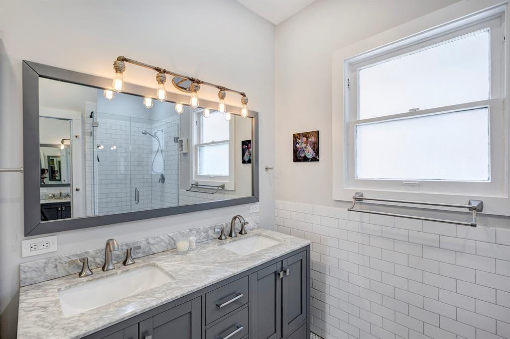 1229 Cortlandt Street