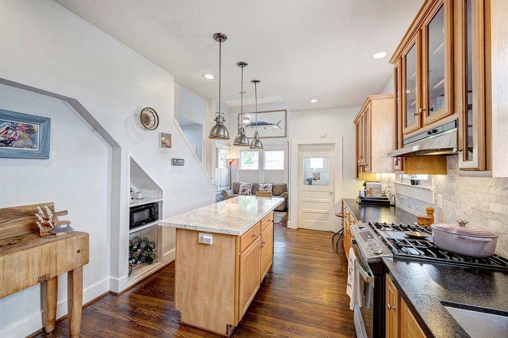 1229 Cortlandt Street