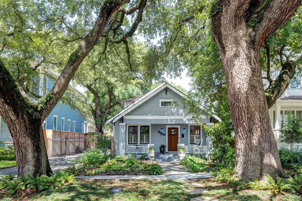 1229 Cortlandt Street