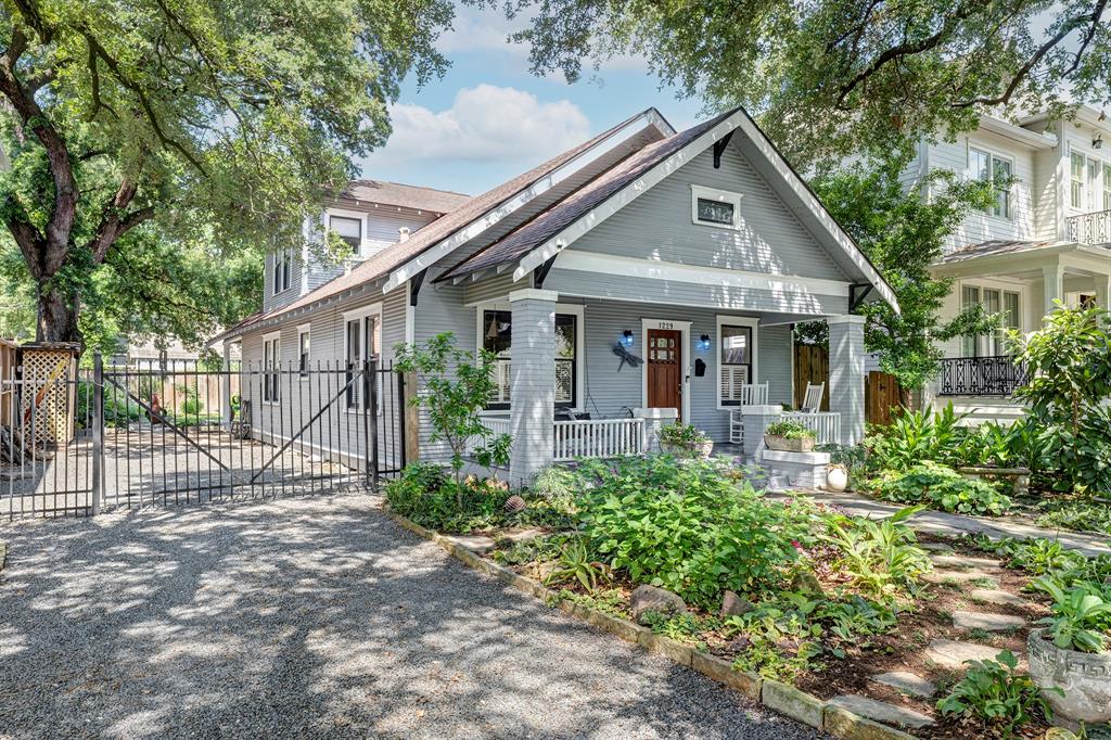 1229 Cortlandt Street