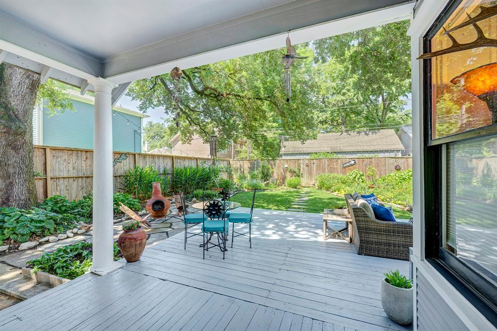 1229 Cortlandt Street