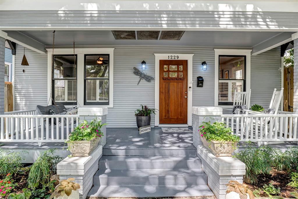 1229 Cortlandt Street