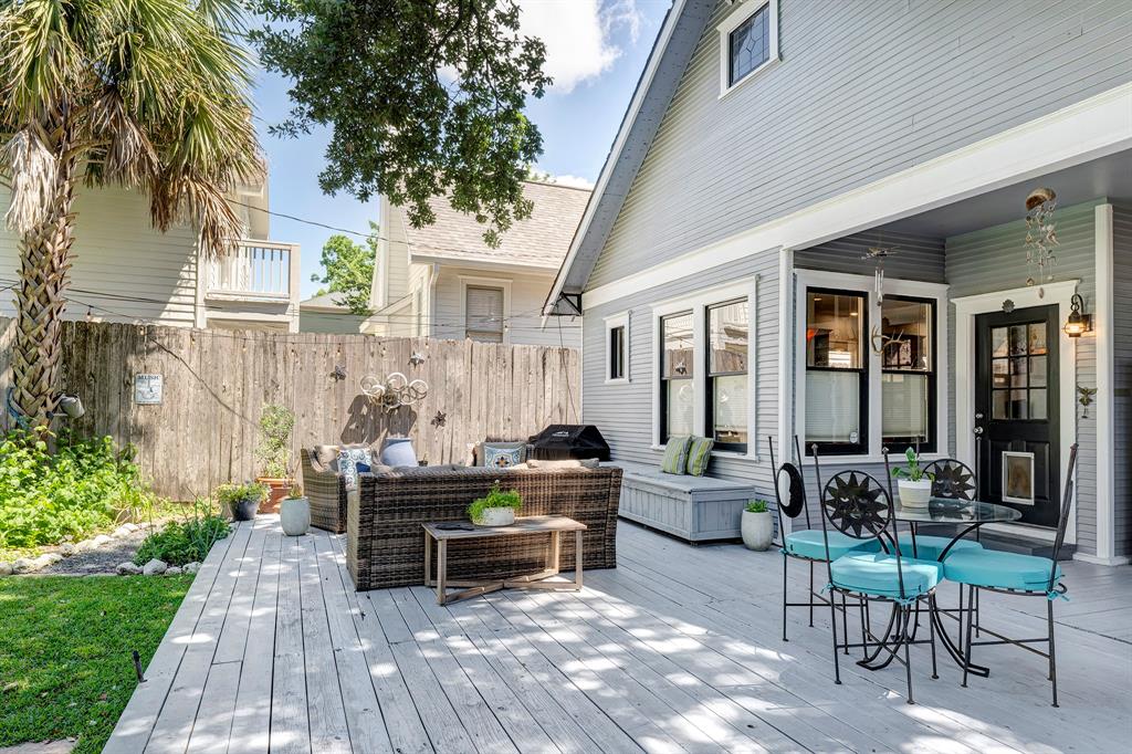 1229 Cortlandt Street