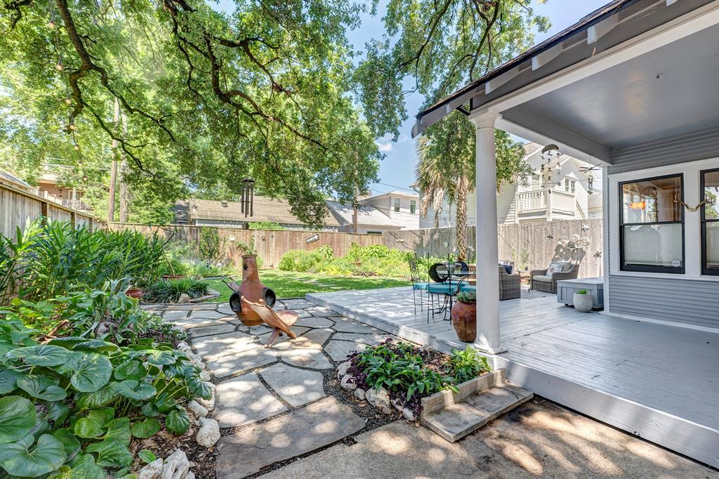 1229 Cortlandt Street