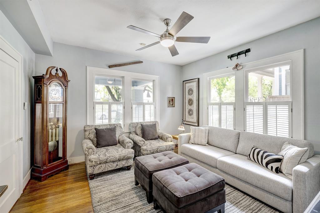 1229 Cortlandt Street