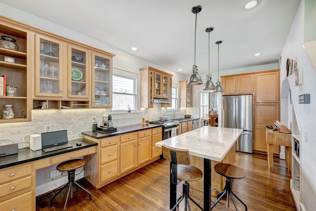 1229 Cortlandt Street