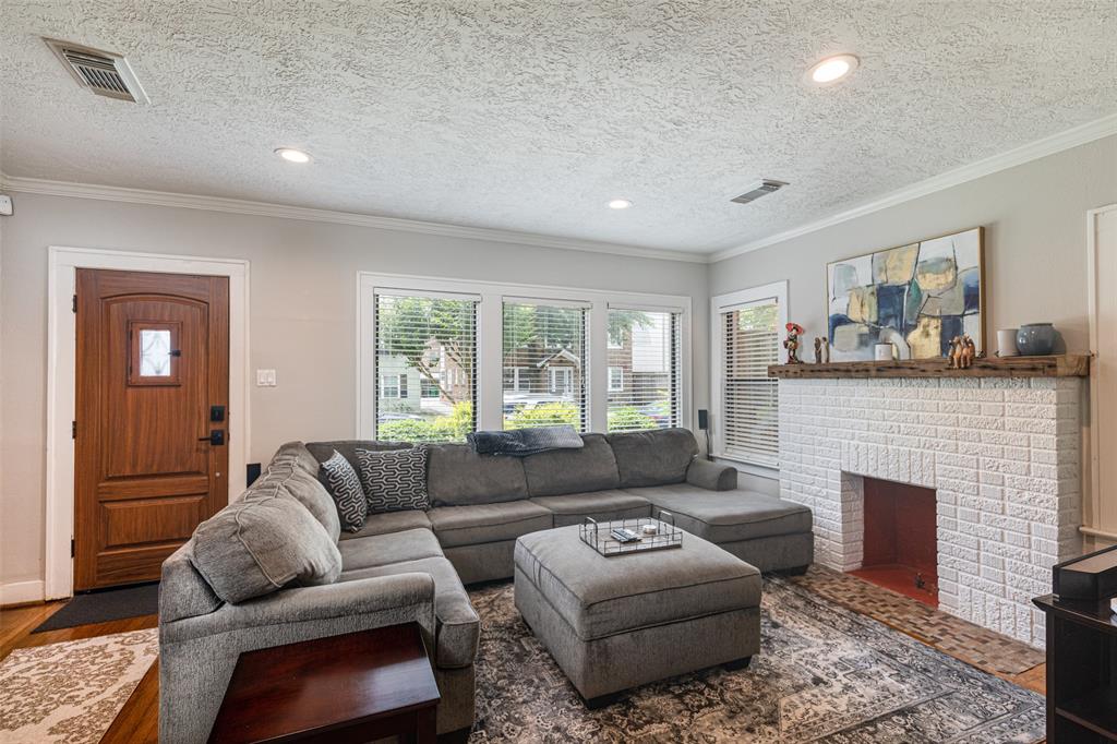 602 W Saulnier Street