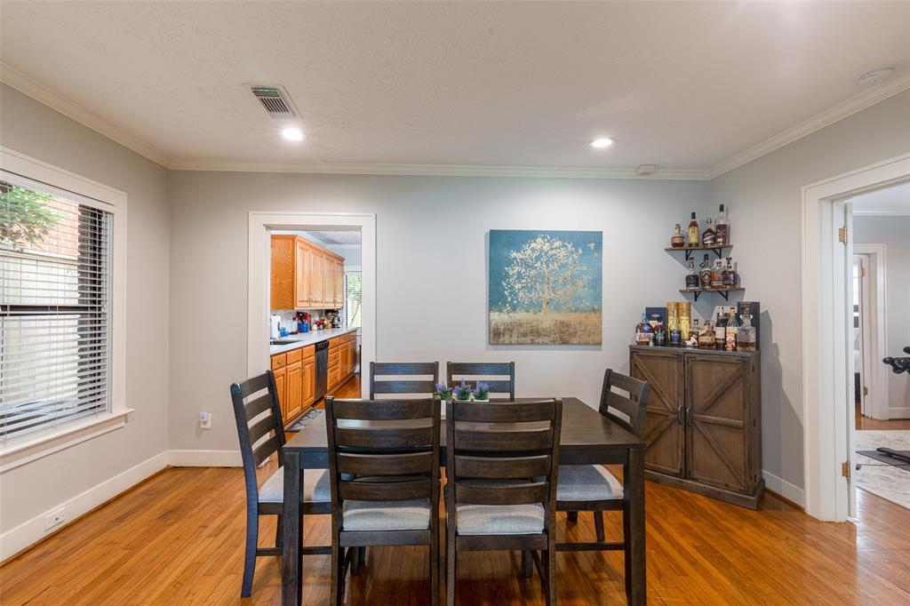602 W Saulnier Street