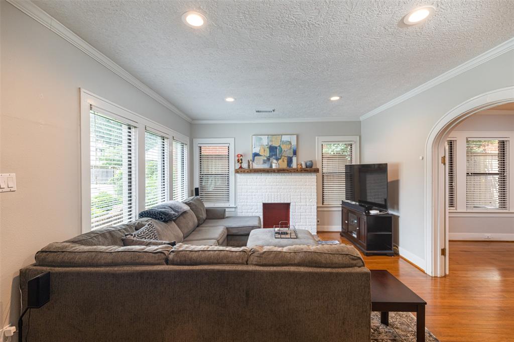 602 W Saulnier Street