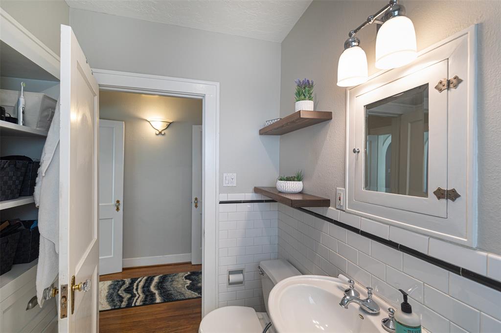 602 W Saulnier Street
