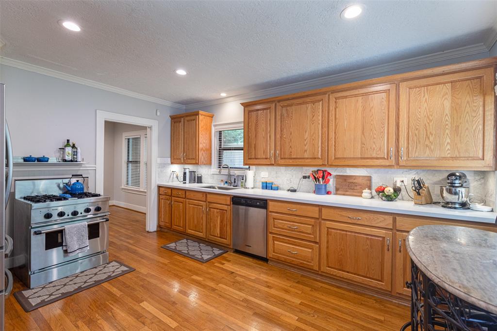 602 W Saulnier Street