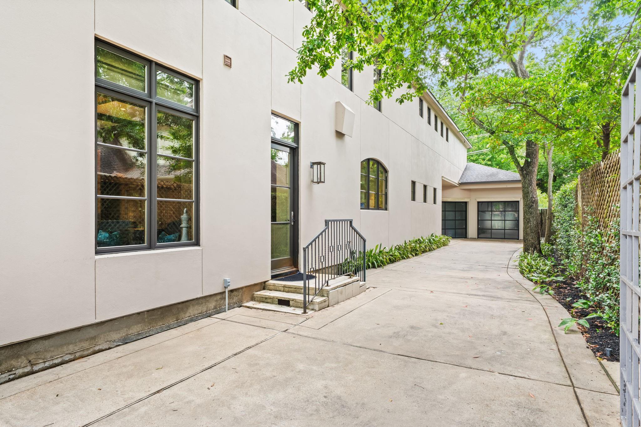 1116 Danbury Road