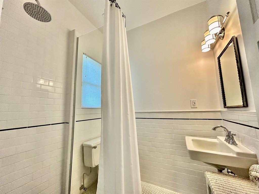 201 W 15th Street