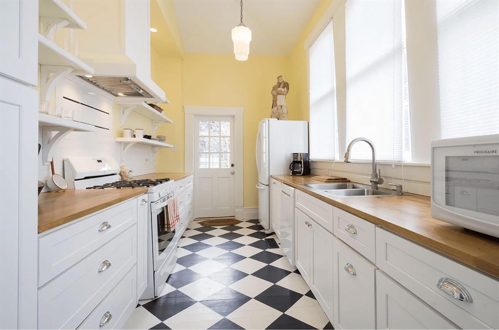 201 W 15th Street