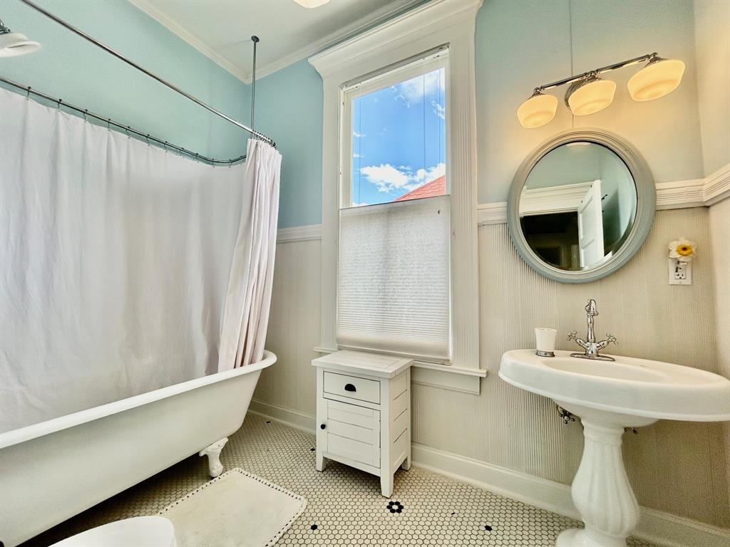201 W 15th Street
