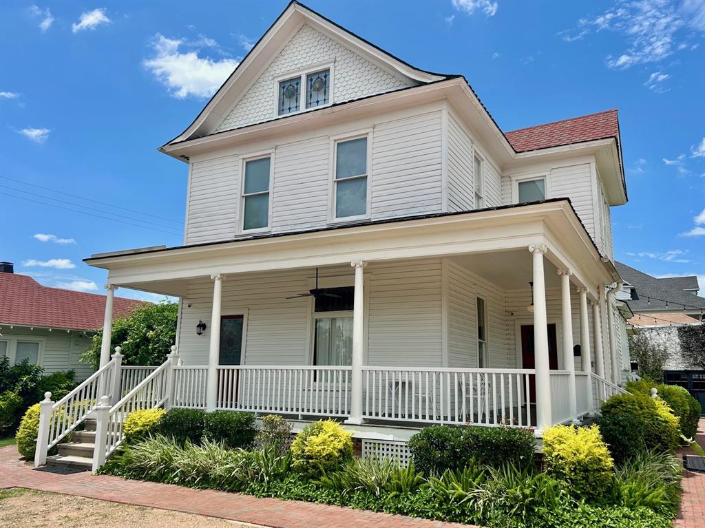201 W 15th Street