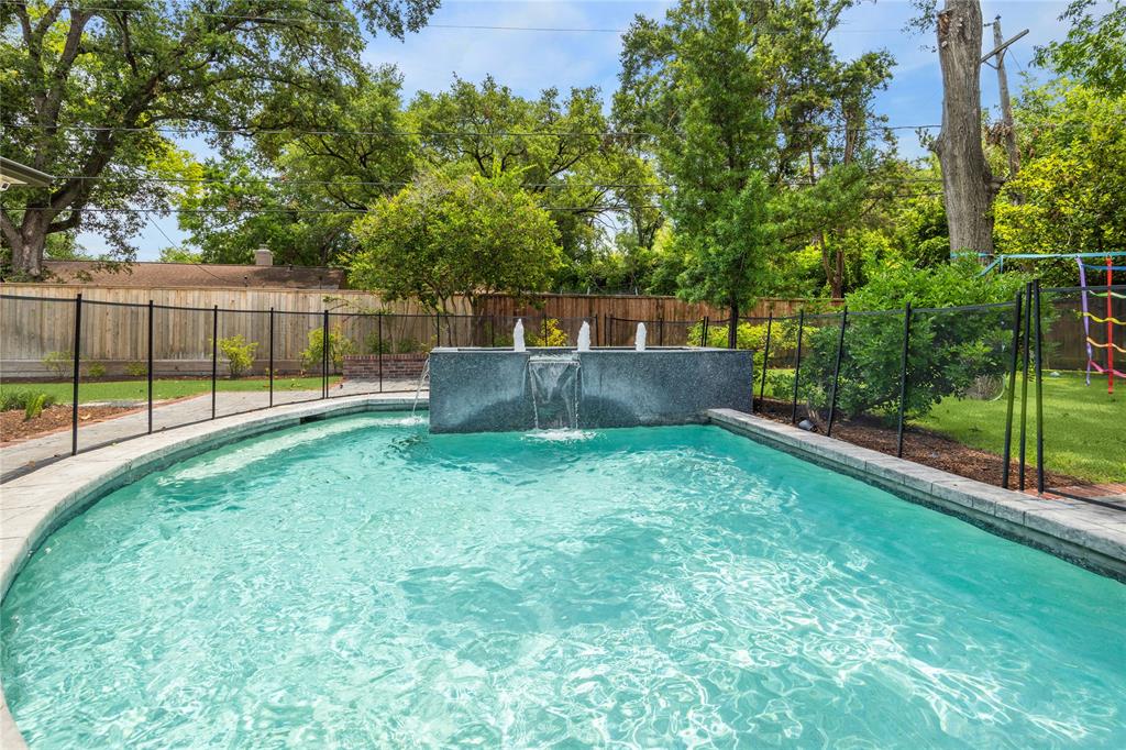 1014 Traweek Street