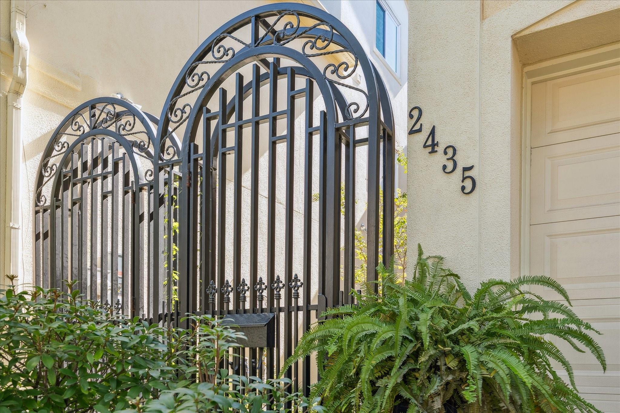 2435 North Boulevard