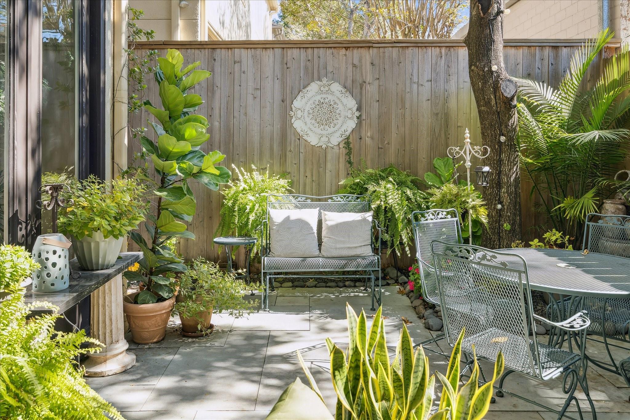 2435 North Boulevard