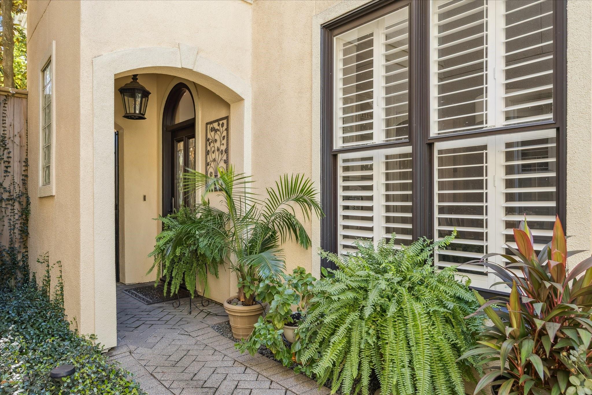 2435 North Boulevard