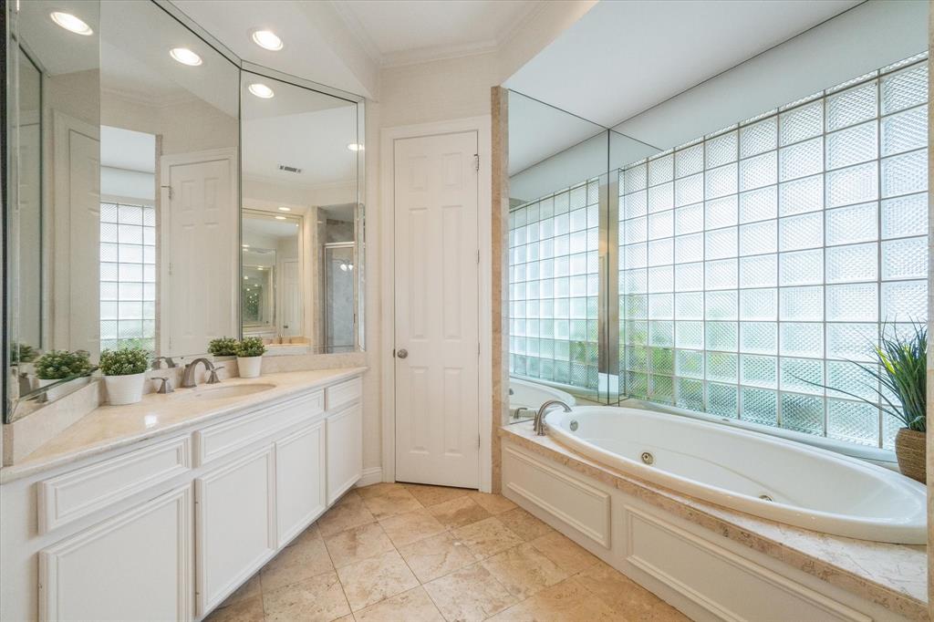 2731 W Glen Haven Boulevard