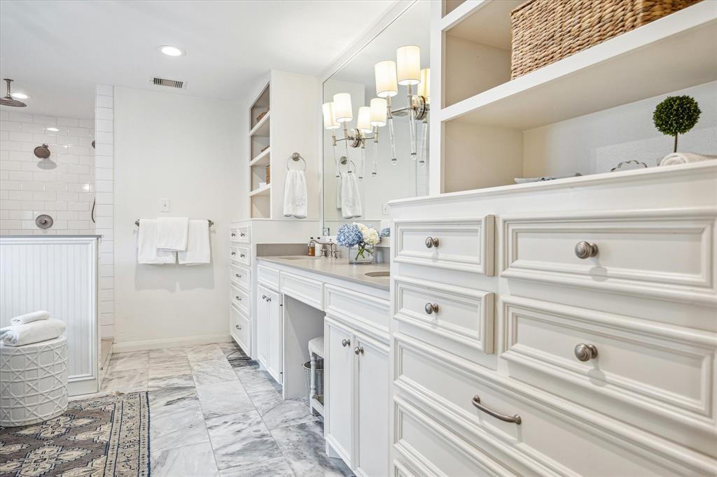 7906 Meadowglen Lane