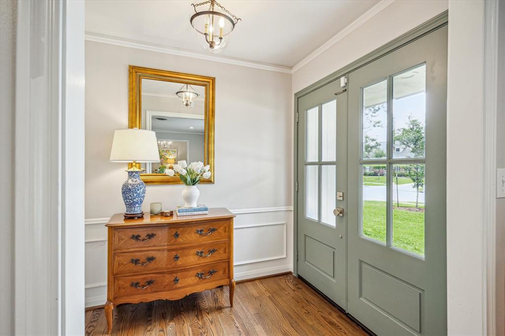 7906 Meadowglen Lane