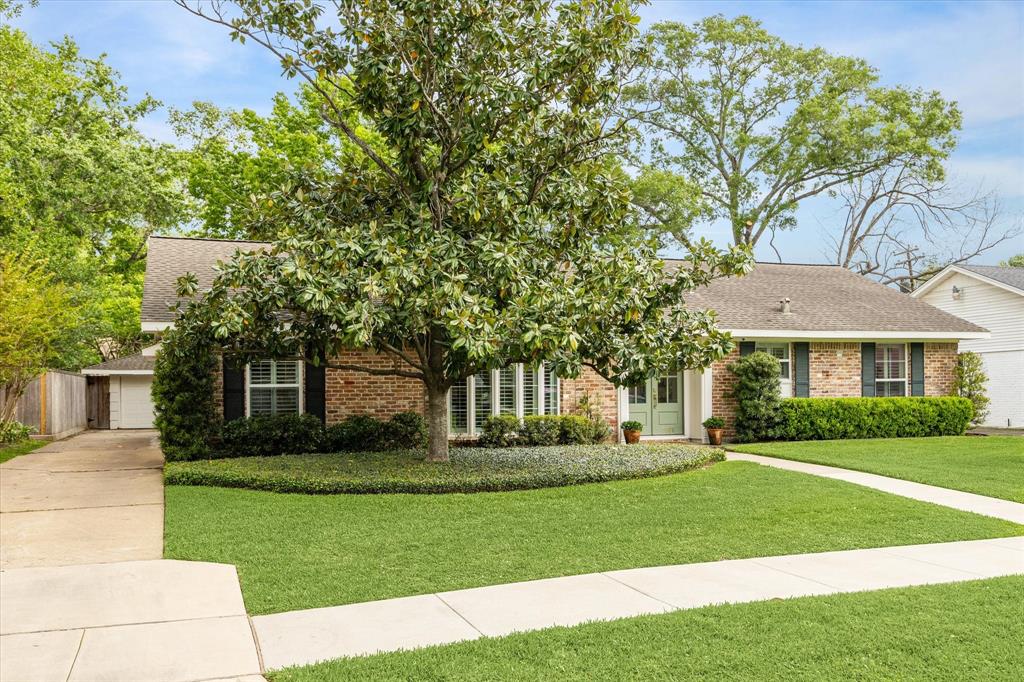 7906 Meadowglen Lane