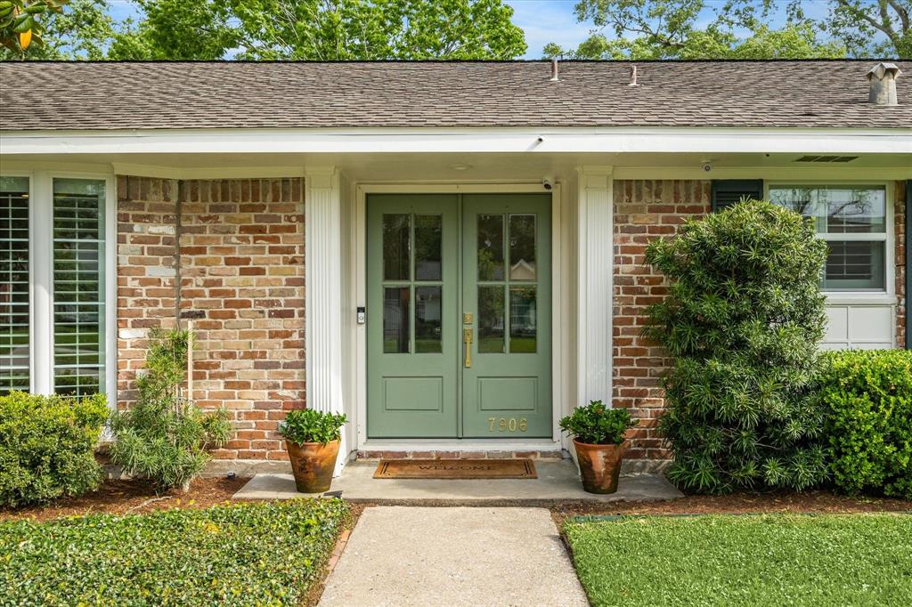 7906 Meadowglen Lane