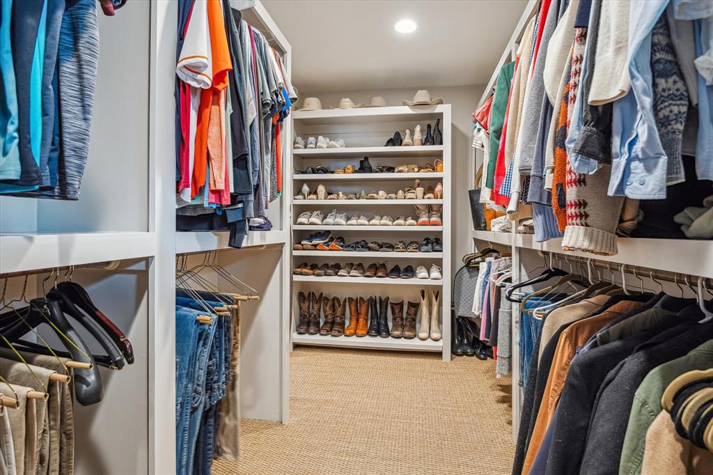 7906 Meadowglen Lane