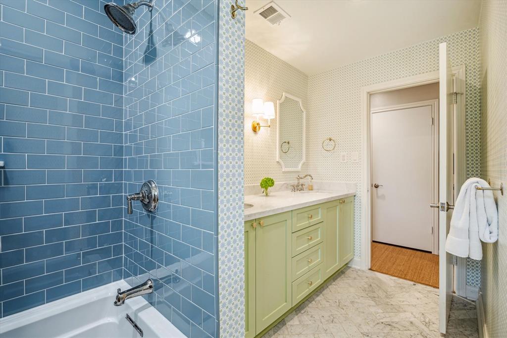 7906 Meadowglen Lane